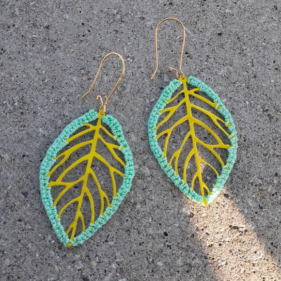 Citron Aqua Crochet Leaf Dangle Earrings - Picture 1 of 7